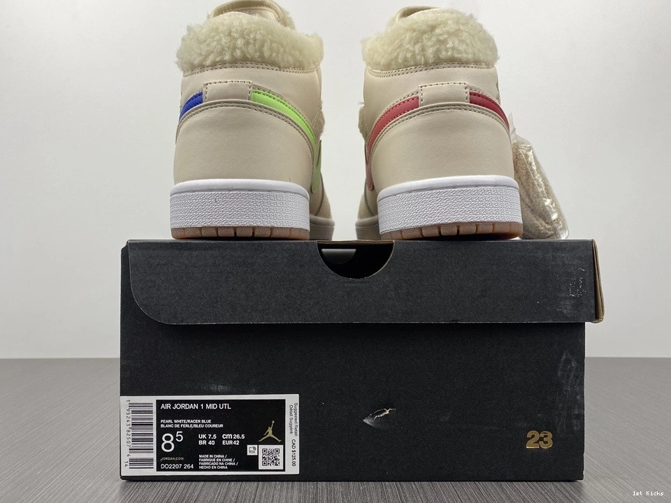 - Fleece (GS) Mid DO2207-264 Jordan White 1 Pearl 0105